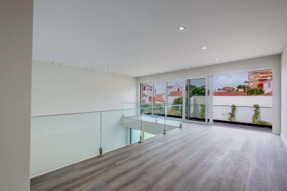 Moradia T4 para Venda em Carcavelos e Parede