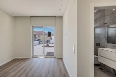 Moradia T4 para Venda em Carcavelos e Parede