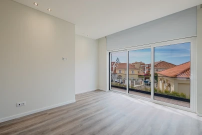 Moradia T4 para Venda em Carcavelos e Parede