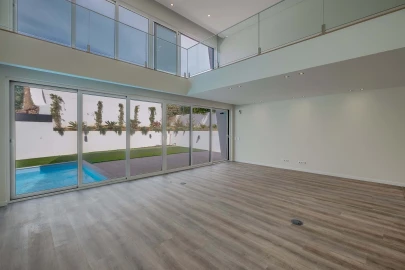 Moradia T4 para Venda em Carcavelos e Parede