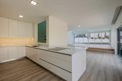 Moradia T4 para Venda em Carcavelos e Parede