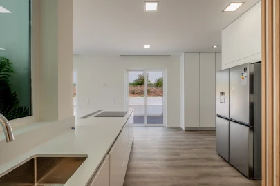 Moradia T4 para Venda em Carcavelos e Parede