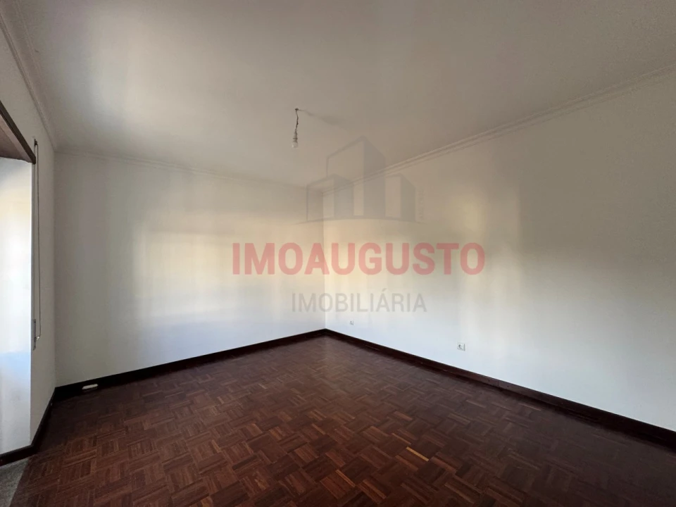 Prédio para Venda em Gouveia (São Pedro e São Julião) Foto 6