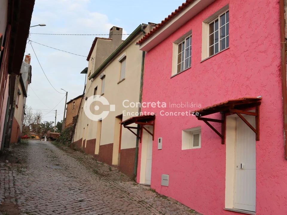 Moradia T2 para Venda em Parada e Sendim da Ribeira Foto 2