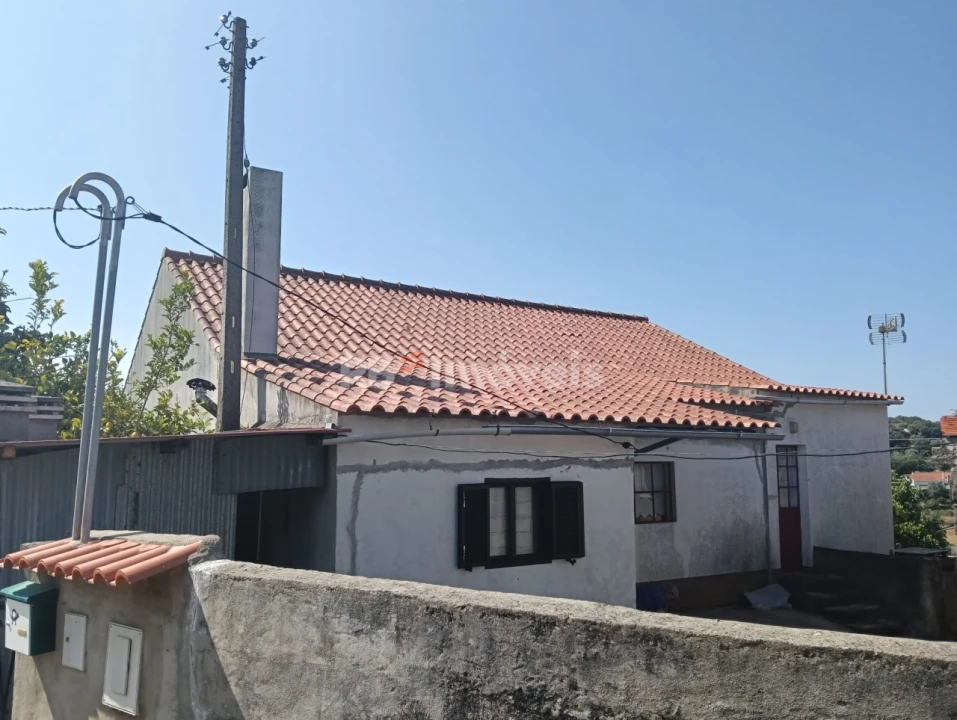 Moradia T3 para Venda em Além da Ribeira e Pedreira Foto 1