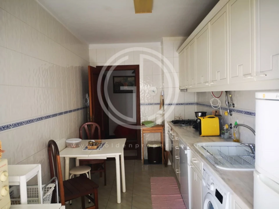 Apartamento T2 para Venda em Quarteira Foto 7