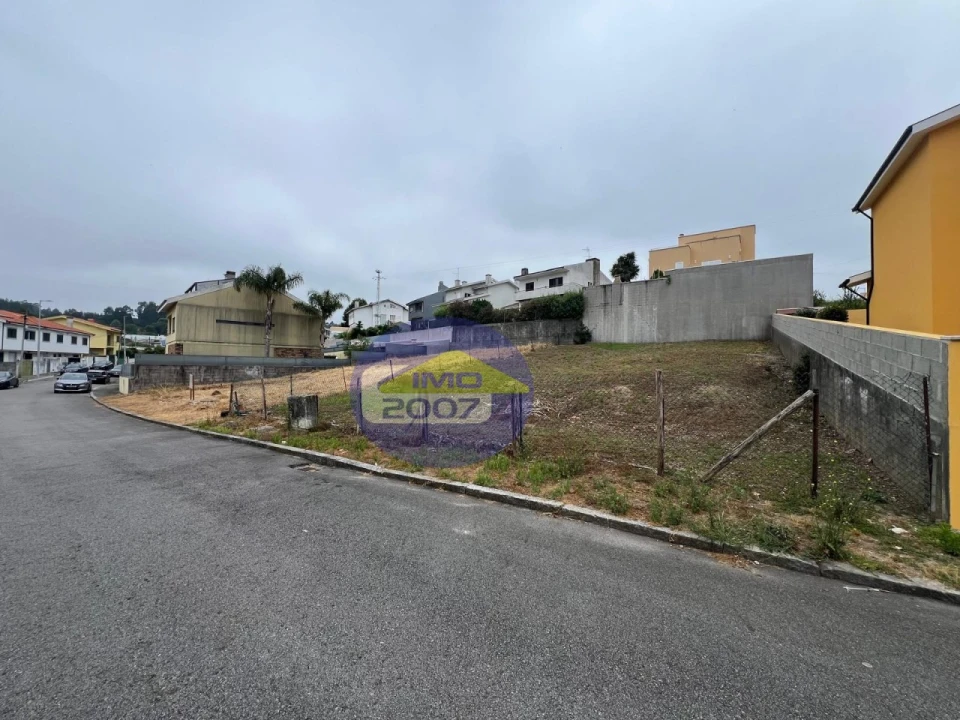 Terreno para Venda em Grijó e Sermonde Foto 1