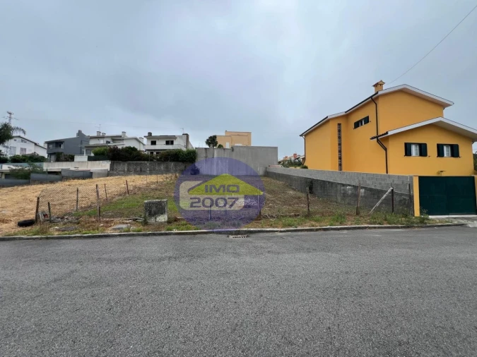 Terreno para Venda em Grijó e Sermonde Foto 3