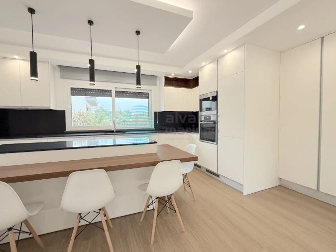 Moradia T3 para Venda em Turquel Foto 9