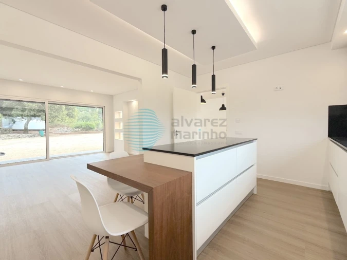 Moradia T3 para Venda em Turquel Foto 12