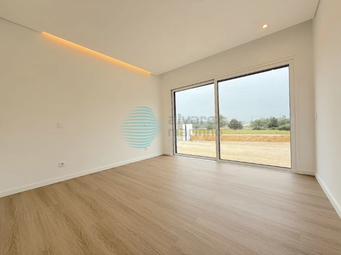 Moradia T3 para Venda em Turquel Foto 19