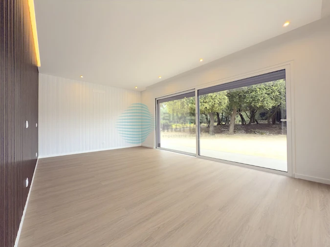 Moradia T3 para Venda em Turquel Foto 24