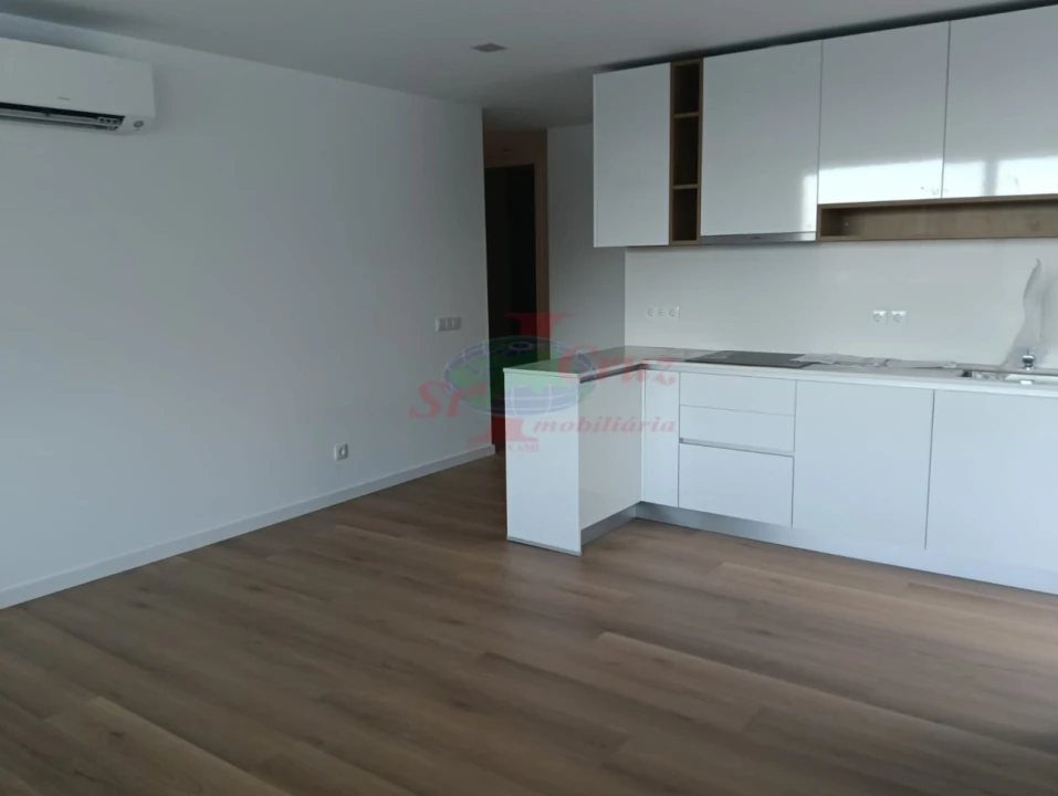 Apartamento T2 para Venda em Santo Antonio dos Olivais Foto 3