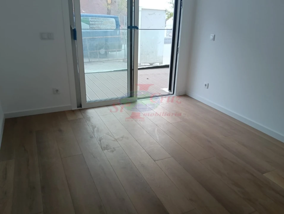 Apartamento T2 para Venda em Santo Antonio dos Olivais Foto 6