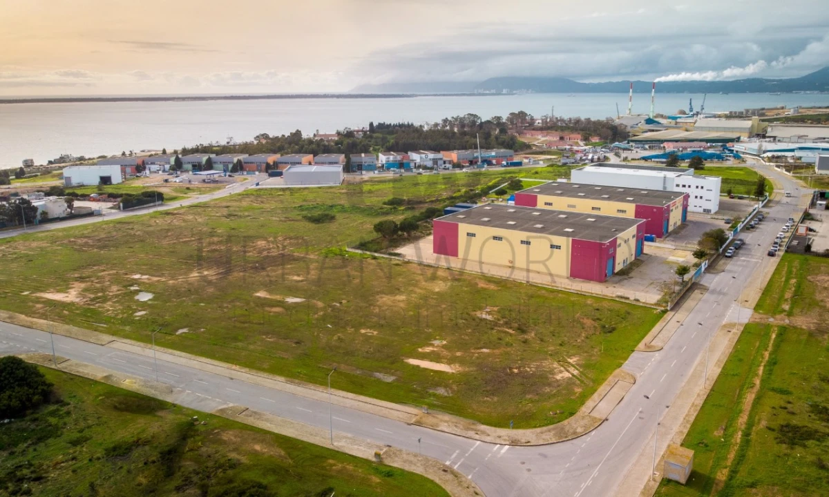 Terreno Comércio / Armazém para Venda em Sado Foto 3