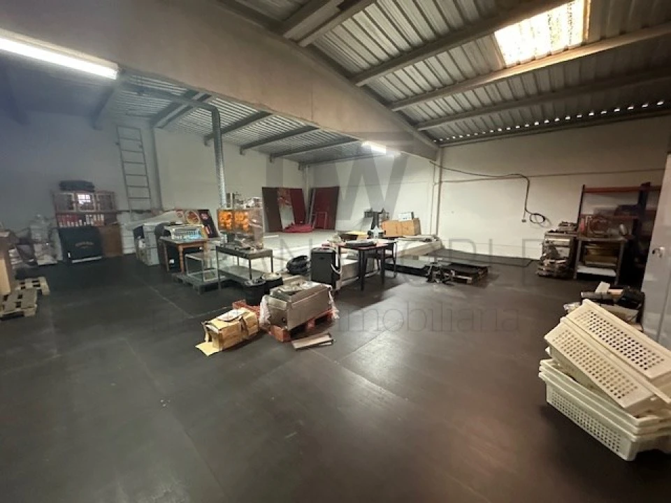 Armazém para Venda em Venda do Pinheiro e Santo Estêvão das Galés Foto 3