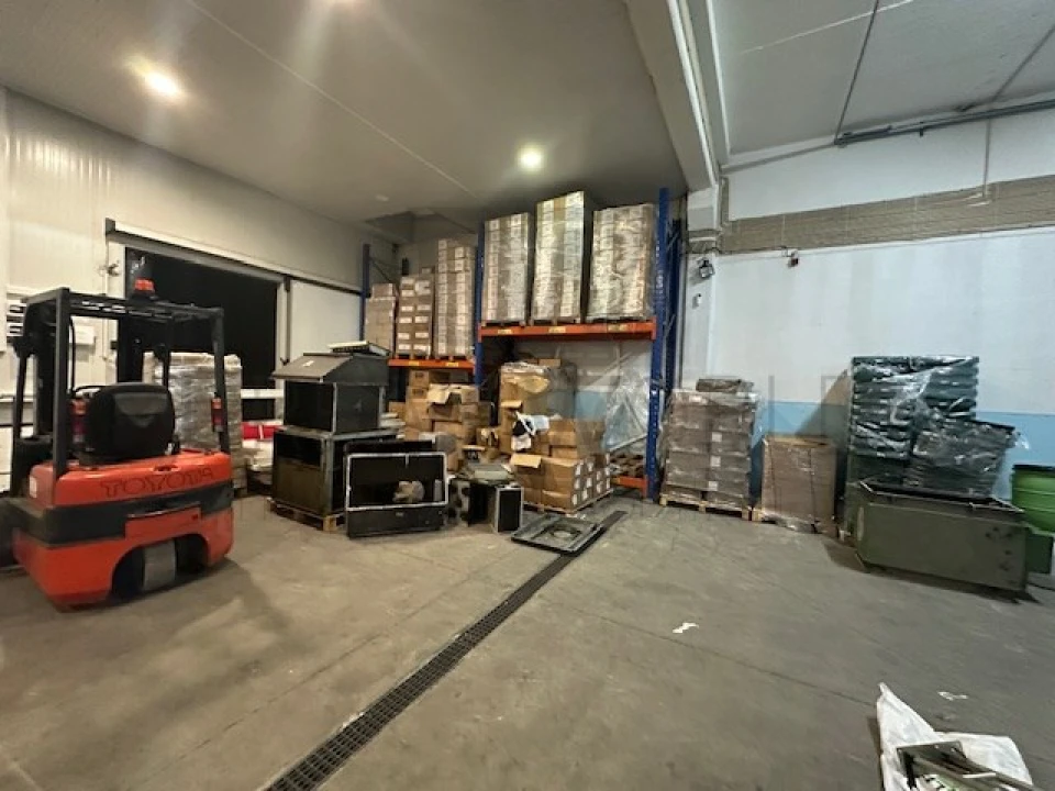 Armazém para Venda em Venda do Pinheiro e Santo Estêvão das Galés Foto 5