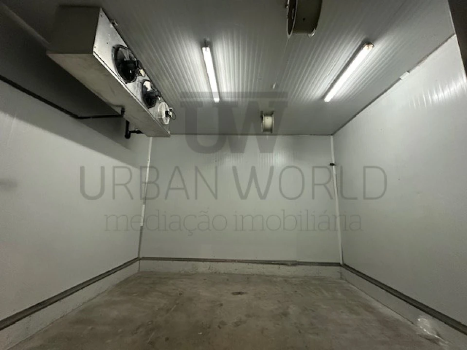 Armazém para Venda em Venda do Pinheiro e Santo Estêvão das Galés Foto 1