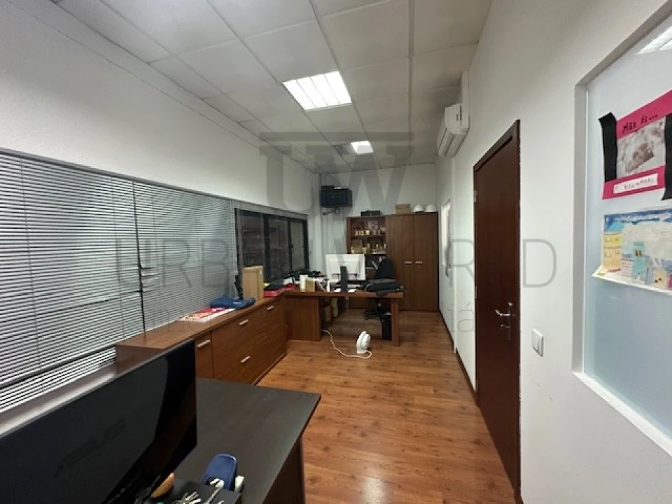 Armazém para Venda em Venda do Pinheiro e Santo Estêvão das Galés Foto 9