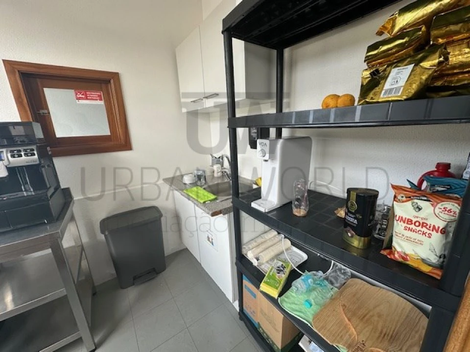 Armazém para Venda em Venda do Pinheiro e Santo Estêvão das Galés Foto 13