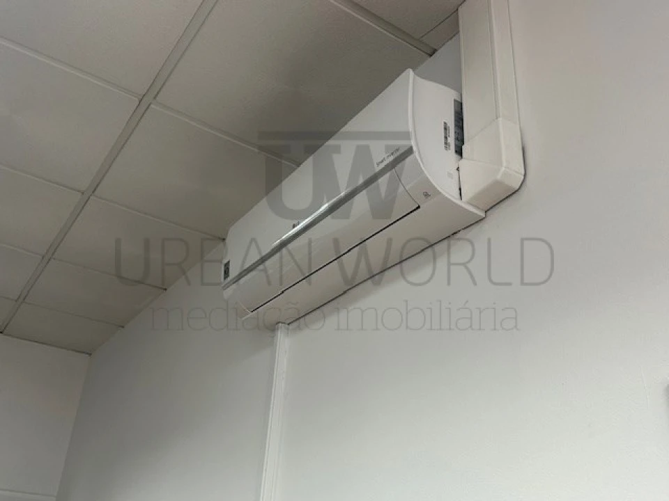 Armazém para Venda em Venda do Pinheiro e Santo Estêvão das Galés Foto 14