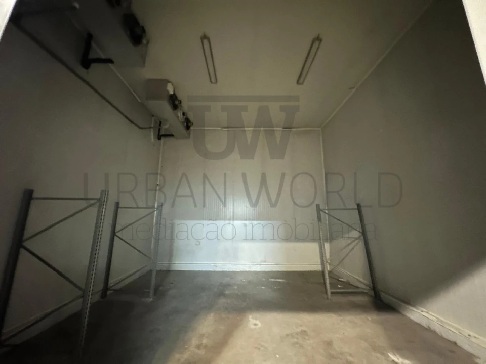 Armazém para Venda em Venda do Pinheiro e Santo Estêvão das Galés Foto 2