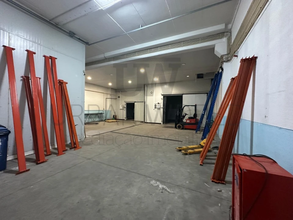 Armazém para Venda em Venda do Pinheiro e Santo Estêvão das Galés Foto 5