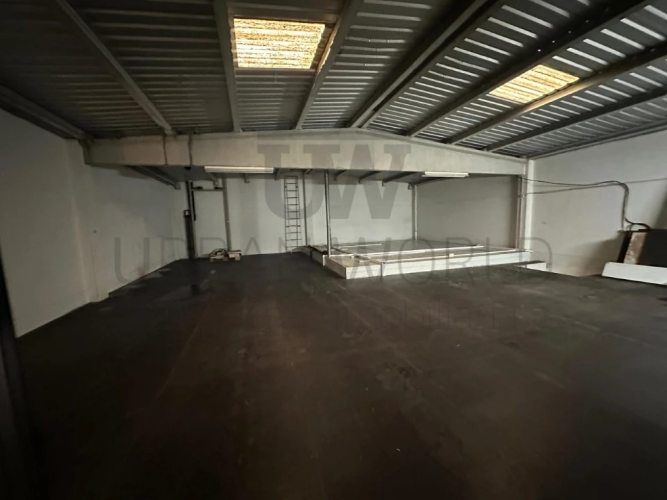 Armazém para Venda em Venda do Pinheiro e Santo Estêvão das Galés Foto 8