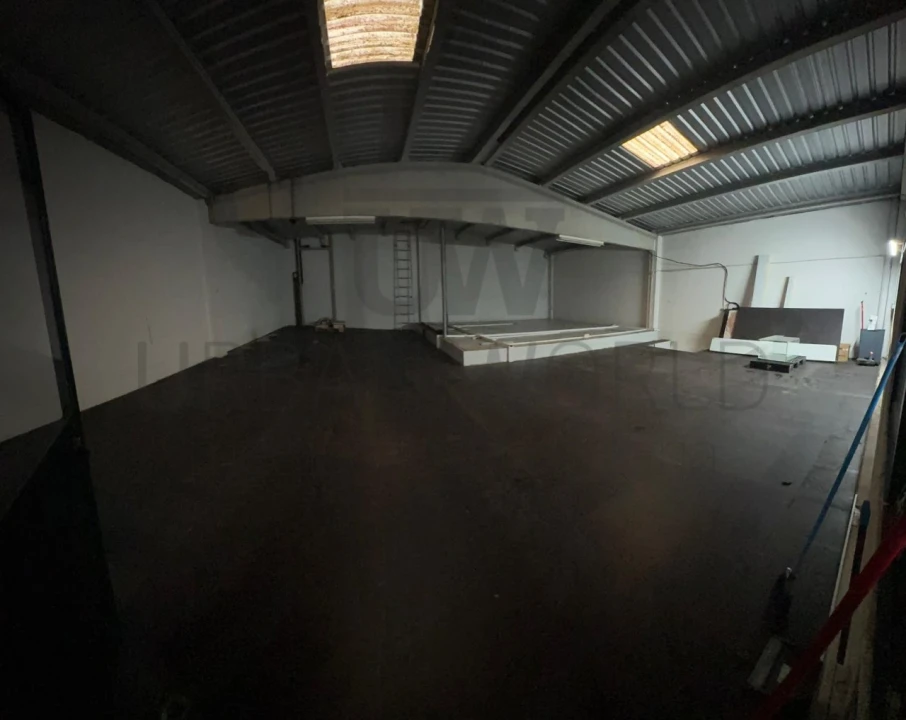 Armazém para Venda em Venda do Pinheiro e Santo Estêvão das Galés Foto 9