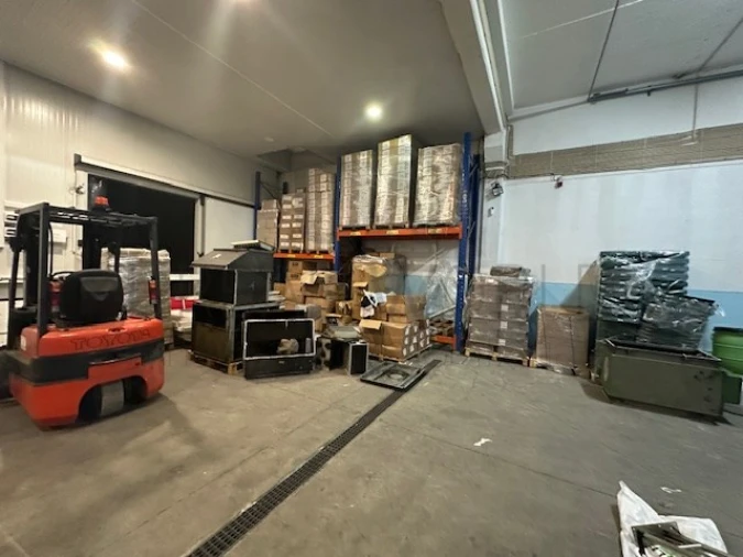 Armazém para Venda em Venda do Pinheiro e Santo Estêvão das Galés Foto 5