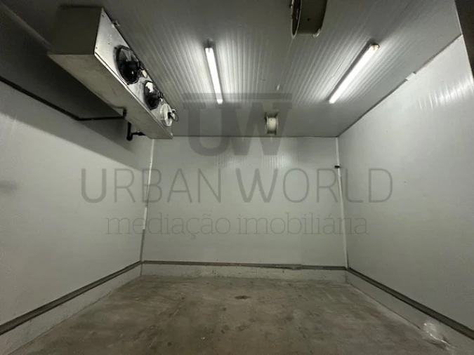 Armazém para Venda em Venda do Pinheiro e Santo Estêvão das Galés