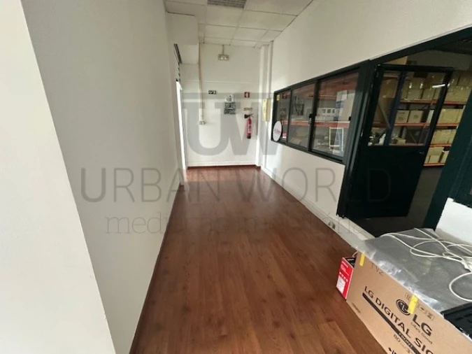 Armazém para Venda em Venda do Pinheiro e Santo Estêvão das Galés Foto 7