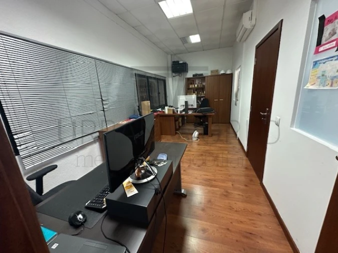 Armazém para Venda em Venda do Pinheiro e Santo Estêvão das Galés Foto 8