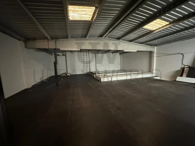 Armazém para Venda em Venda do Pinheiro e Santo Estêvão das Galés Foto 8