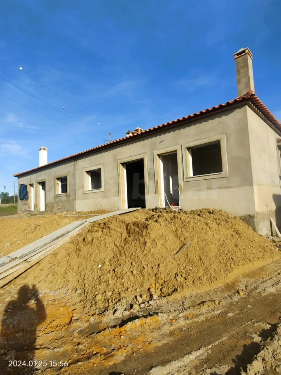 Moradia T3 para Venda em Santo Estêvão Foto 3