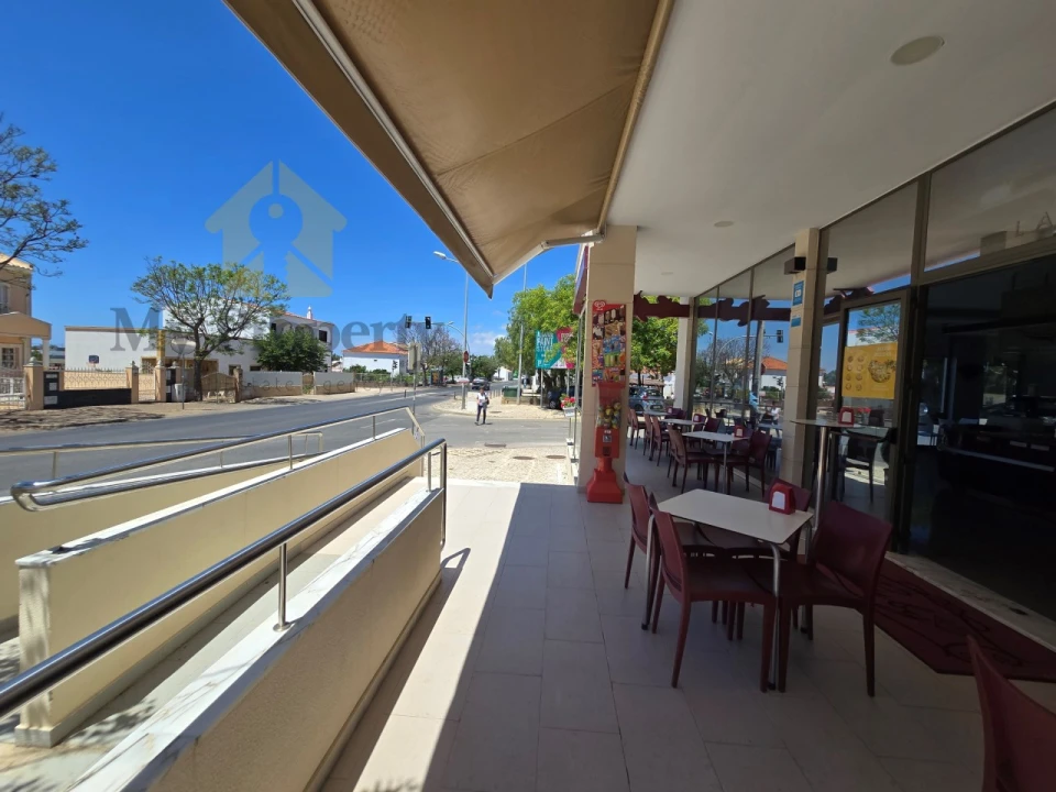 Negócio para Venda em Ferreiras Foto 2