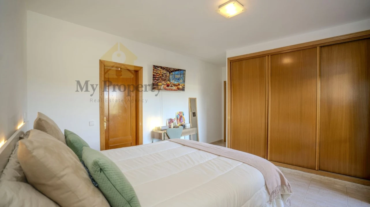 Apartamento T3 para Venda em Quarteira Foto 8