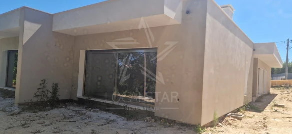 Moradia T3 para Venda em Nossa Senhora do Pópulo, Coto e São Gregório