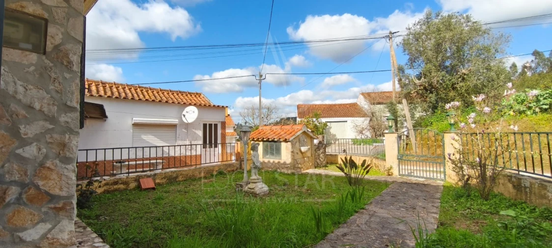 Moradia T3 para Venda em Alvorninha Foto 2