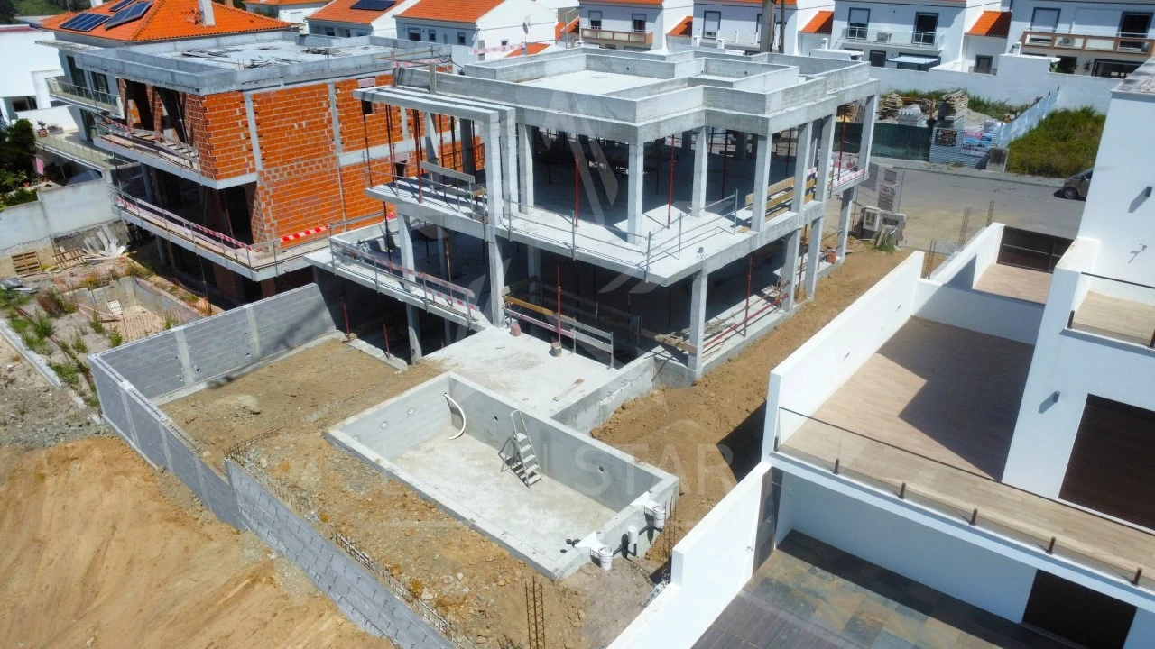 Moradia T4 para Venda em Atouguia da Baleia Foto 16