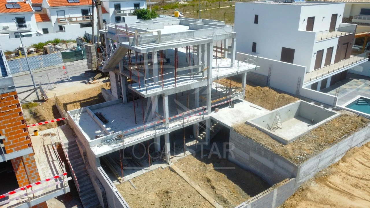 Moradia T4 para Venda em Atouguia da Baleia Foto 17