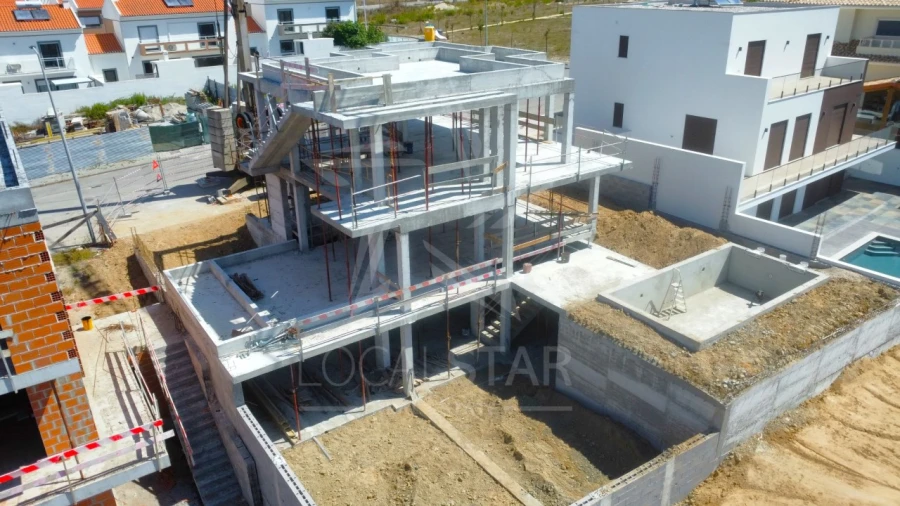 Moradia T4 para Venda em Atouguia da Baleia Foto 17
