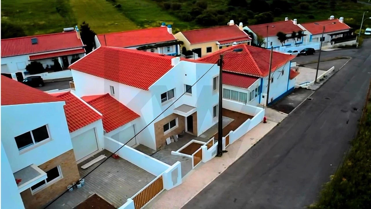 Moradia T3 para Venda em São João das Lampas e Terrugem Foto 1
