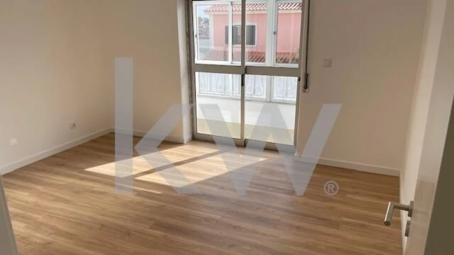 Apartamento T4 para Venda em Fernao Ferro Foto 15