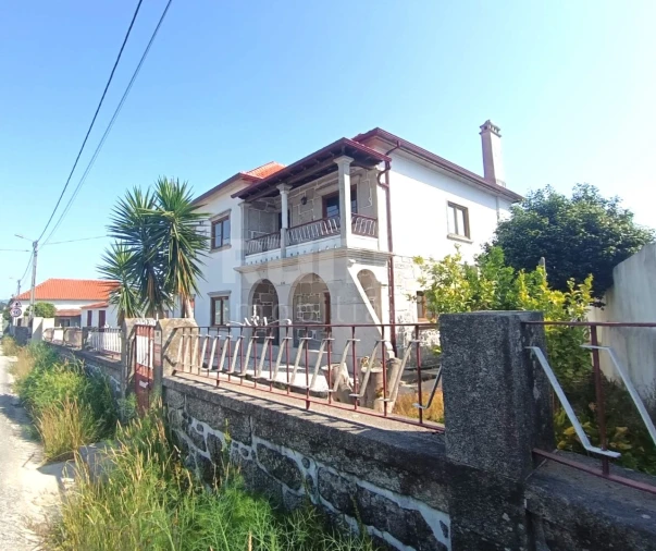 Moradia T6 para Venda em Mazarefes e Vila Fria