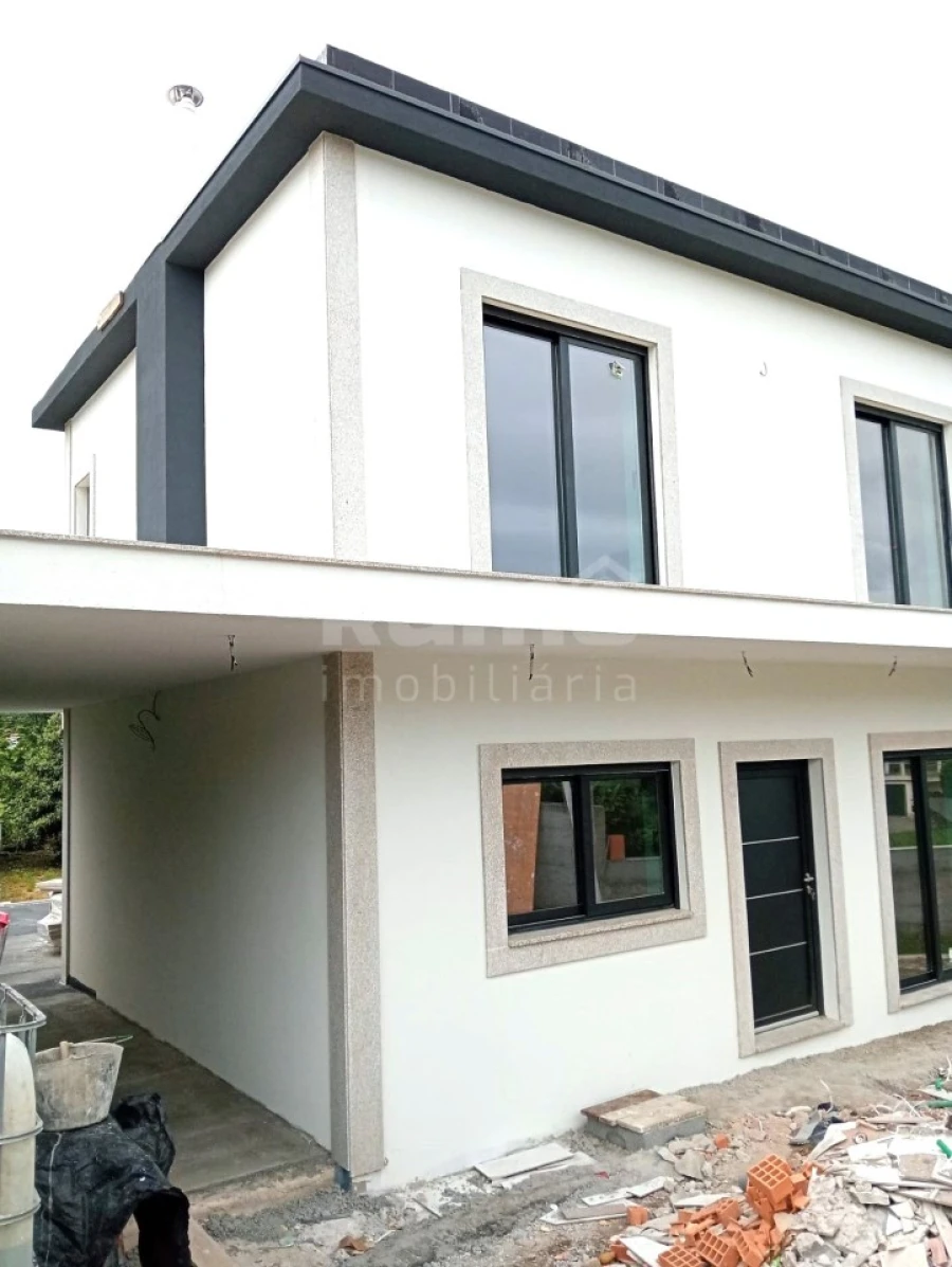 Moradia T4 para Venda em Fragoso Foto 2