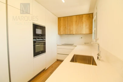 Apartamento T5 para Venda em Laranjeiro e Feijó