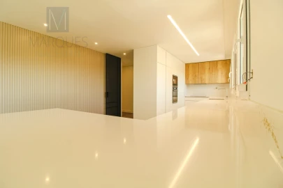 Apartamento T5 para Venda em Laranjeiro e Feijó