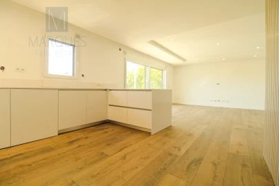 Apartamento T5 para Venda em Laranjeiro e Feijó