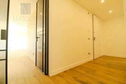 Apartamento T5 para Venda em Laranjeiro e Feijó